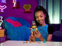 Уценка (Примятая коробка) Кукла Monster High Клео Монстро-классика новое поколение HXH74