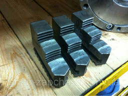 Кулачки к токарному патрону прямые и обратные.