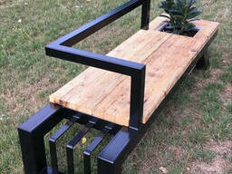 Купить лавочку в стиле хай-тек с отверстием под цветочный горшок