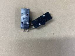 Куплю мікроперемикачі Д703