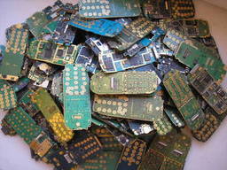 Куплю на вес платы с мобильных телефонов.