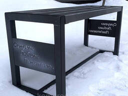 Лавка парковая на металлическом каркасе Сумуємо 1000*400*500мм Kompred kc-009