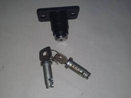 Личинка замка ВАЗ-2109, ВАЗ-21099 с ключом и замком багажника. 21099-610004510.