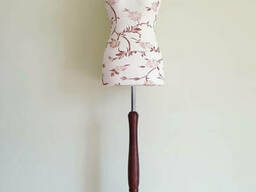 Манекен жіночий кравецький (портновский) демонстраційний на дерев'яній підставці