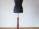 Манекен жіночий кравецький (портновский) демонстраційний на дерев'яній підставці - фото 3