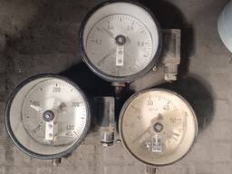 Манометры пр-во RECLERWERK. DREZDEN. DDR. 220в. 10w. 10v. a. -3шт.