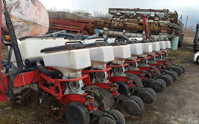 Massey Ferguson MF 555 8 Сеялка пропашная 2006