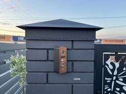 Металеві Капелюхи та Парапети: Надійний Захист та Дизайн Вашого Паркану