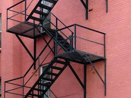 Наружные металлические лестницы. Изготовление и монтаж.