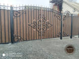Распашные ворота кованые с профнастилом и калиткой - фото 5
