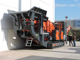 Мобільна Роторна Дробарка Boratas ROCKTRACK BPK 126 на гусеничному шасі, та навісним грохо