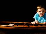 Модель деревянной лодки ( каноэ).