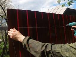 Монтаж паркану з профнастилу