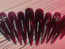 Накладні нігті