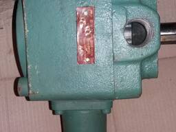 Насоси гідравлічні, гідророзподільники, гідравліка та пневматика склад