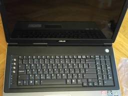 Ноутбук с большим экраном Asus A7U в хорошем состоянии.