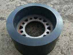 Обгумування (реставрація) катка гусеничного John Deere