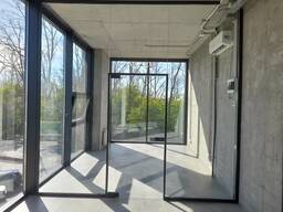 Офісне приміщення 17 кв. м. видове у сучасному офісно-складському комплексі