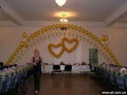 Оформление свадебного зала воздушными шарами Киев