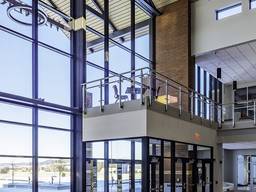 Ограждения перила поручни из нержавейки со стеклом для спортивных комплексов в Киеве