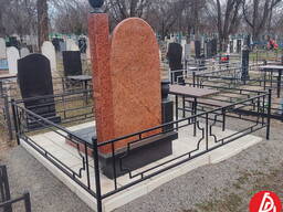 Огорожі на могилу. Броневик Дніпро.