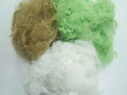 Отходы полиэфирного волокна и нитей.