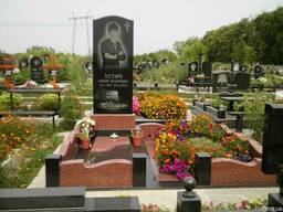 Пам'ятники із граніту.