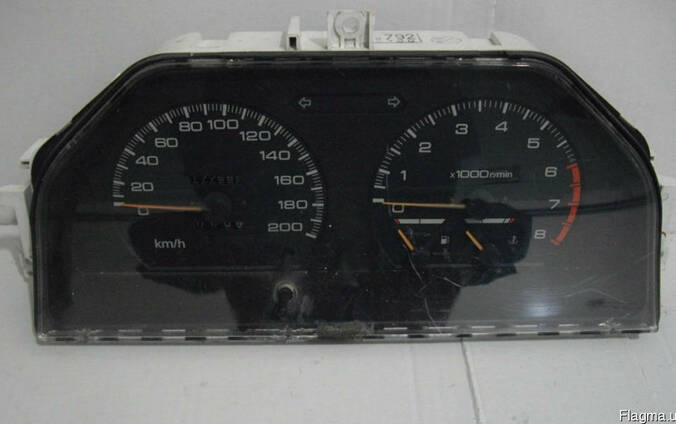 Панель приборов Mitsubishi Lancer(1988-1991)