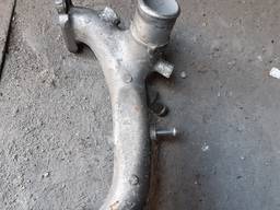 Патрубок (тройник) системы охлаждения (1635538010) Toyota 5.7
