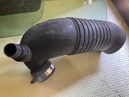 Патрубок воздушный Audi A4 (800 129 615 K) – Б/У