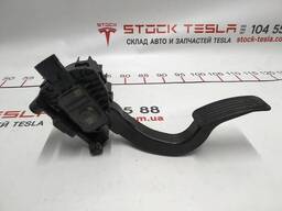 Педаль акселератора BASE Tesla model 3 1044695-00-A