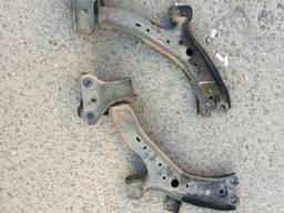 Передний нижний рычаг левый и правый Honda CR-V 3 2008-2011