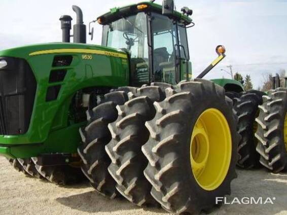 Перевозка трактора John Deere Джон Дир со спаркой на трале. Заказать трал для перевозки