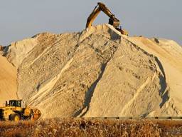 Песок речной. Доставка самосвалом, или в мешках по 50 кг.