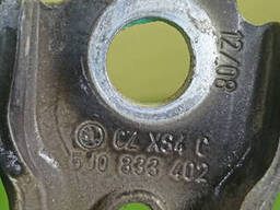 Петля двери правий верхній 5J0833402C Шкода Фабия -2 Румстер