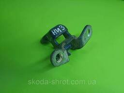 Петля дверная левой передней двери нижняяШкода Фабия -2