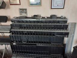 Пластиковий лоток Super з чавунною решіткою
