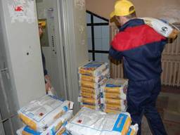 Подъем строй-материалов пешком и с лифтом