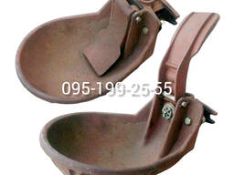 Поїлка чавунна з латунним клапаном