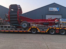 Послуги Тралу. Негабаритні перевезення комбайна, трактора, спецтехніки по Україні