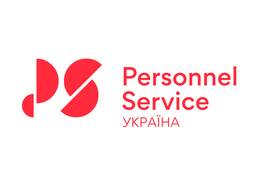 Працівник складу брендового одягу
