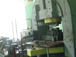 Прес гідравлічний 1000 тон зусилля.