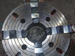 Продам токарный патрон д-320 4-х кулачковый