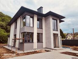 Продам 2 єт. кирпичній дом 155 кв. м. в с. Лесники, ул Суворова