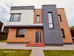 Продам 2 єт. кирпичній дом 160 кв. м. в с. Лесники, КГ Солнечній склон