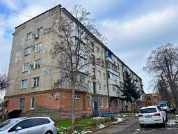 Продам 2-Х комнатную возле парка Александрия.