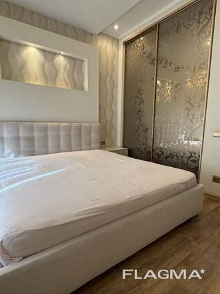 Продам. 2-кімнатна квартира 5/5, центр, вул. Воскресенська