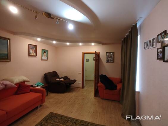 Продам. 3-кімн. кв. 2/5, вул. Осіння