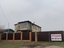 Продам 50 соток и помещение по Киевской трассе.
