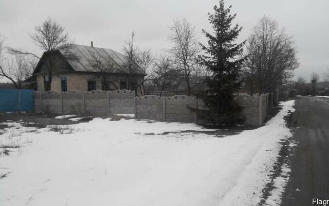 Продам будинок в селі.